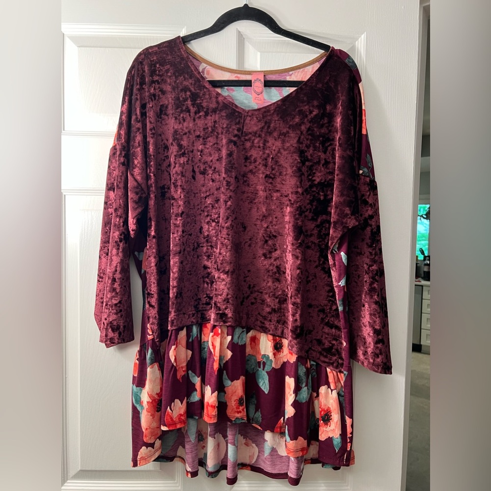 Women’s Floral/Velvet Shirt Size 3X